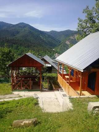 Лоджи Guest House Ilia Боржоми Трехместный номер с видом на горы-1